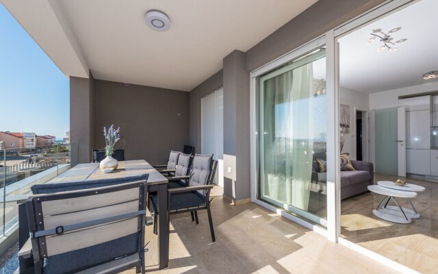 Apartments with Pool Villa Zora
