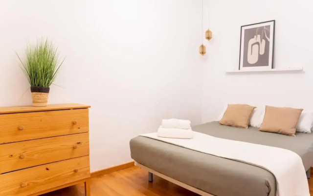 Bright and modern 4BD with terrace near Arc de Triomf