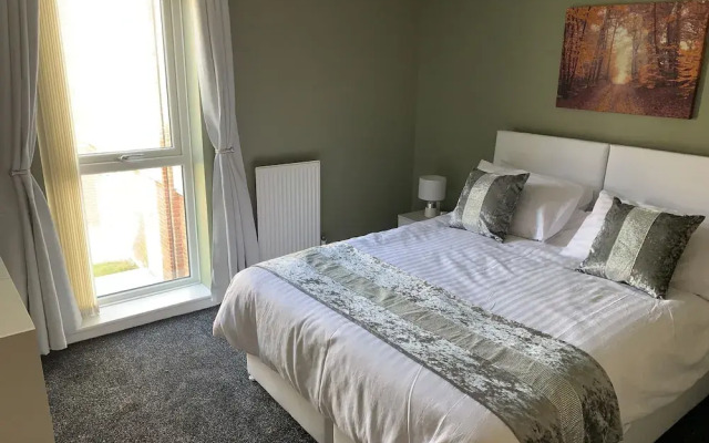 Toothbrush Apartments - 2 Bed 1 Bath Apt