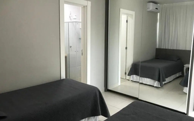 Cobertura com piscina aquecida/ Praia do Mariscal