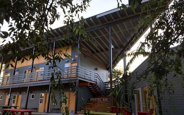 Hostel 512
