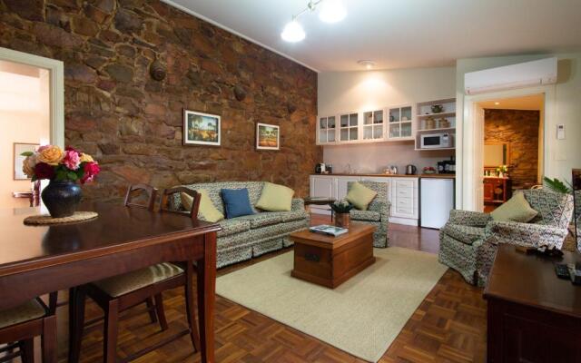 Byronsvale Vineyard and Accommodation