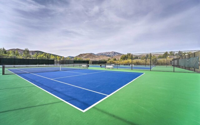 All-season Sun Valley Retreat w/ Deck & Grill