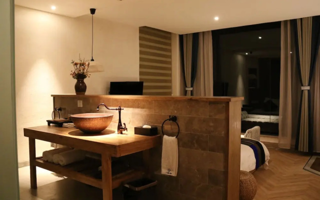 The Twelve Manor Terraces Lodge