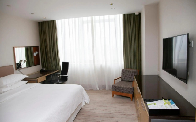 Four Points by Sheraton Shanghai, Daning