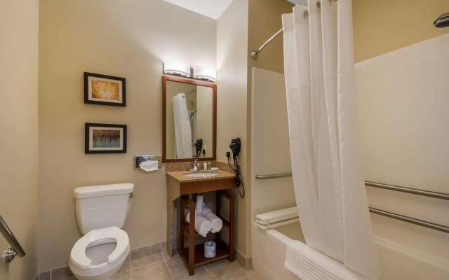 Comfort Inn & Suites Barnesville - Frackville