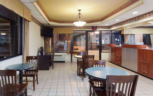 Super 8 by Wyndham Knoxville West/Farragut