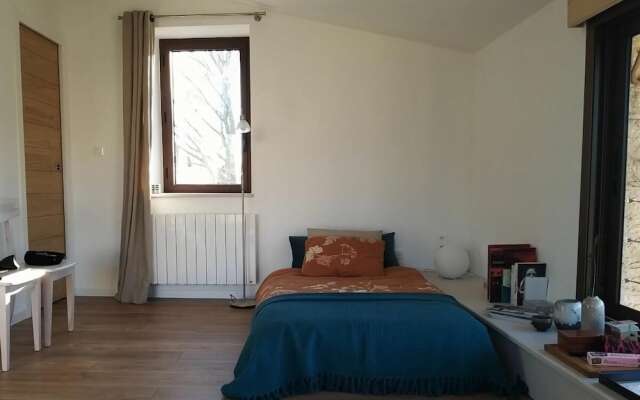 Bright, Modern Loft Comfortable Vacation Home