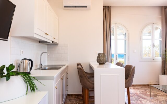Pinelopi Beach Suites