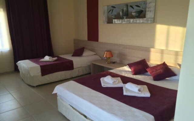 As Queen Beach Hotel