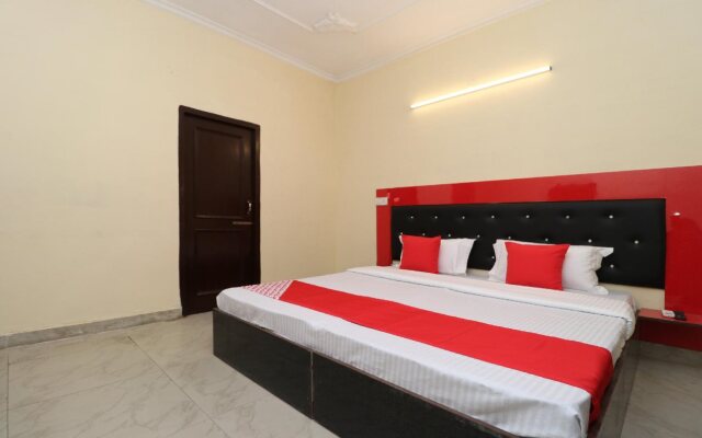 Oyo 28325 Dhillon Residency