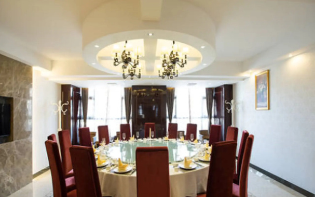Vienna International Hotel (Zhumadian Huayuan Xuefu)