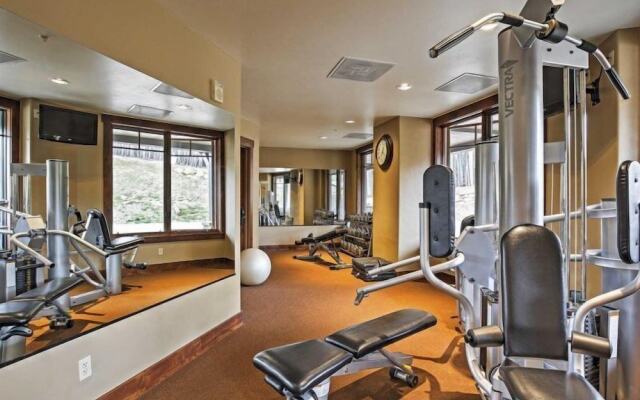 Crystal Peak Lodge 2 Bedroom Ski in, Ski out Slopeside Condo at the Base of Peak 7