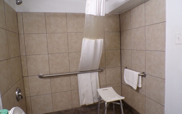 Regal 8 Inn & Suites