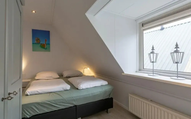 Klaproos, Holiday Home