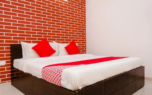OYO 30597 Pleasant Apartment Malad East