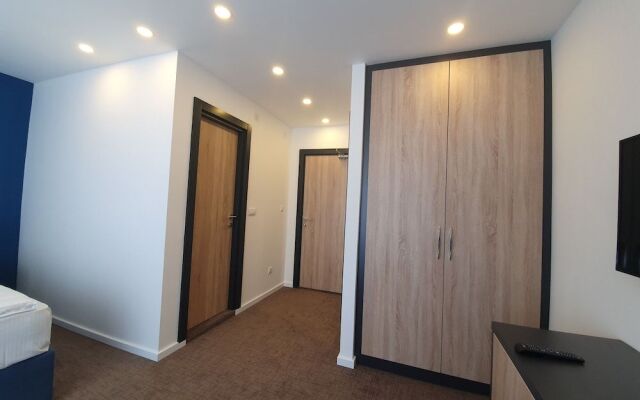 Premium Crown Suites
