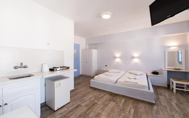 Stratos Studios & Apartments