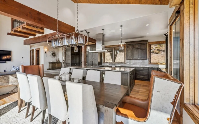 Northwoods 5 Bedroom Home by RedAwning