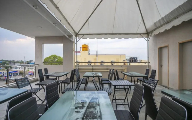 Hotel Blue Spring by OYO Rooms