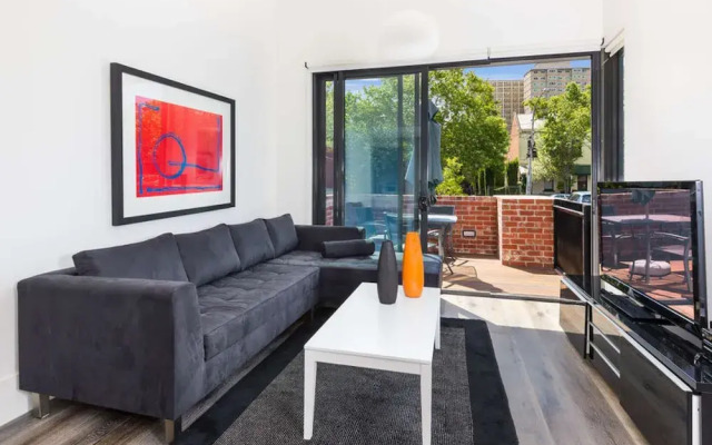 Class, Style and Location in Carlton