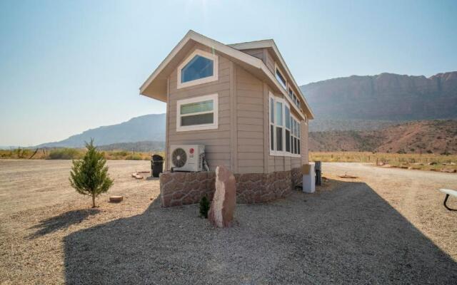 FunStays Glamping Tiny House w Large Loft Site 8