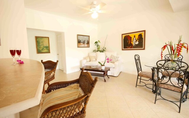 Cattleya's Green Suite Exquisite