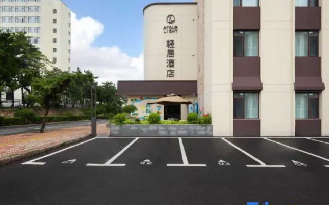 Qingdao Wusi Square Qingdao University  Atour Light Hotel
