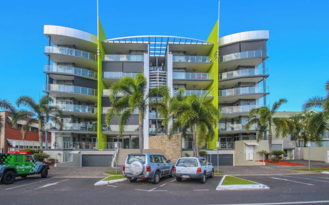 Luxury Cairns Stay with Pool and BBQ