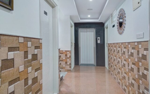 OYO 11093 Hotel Rathod Suites