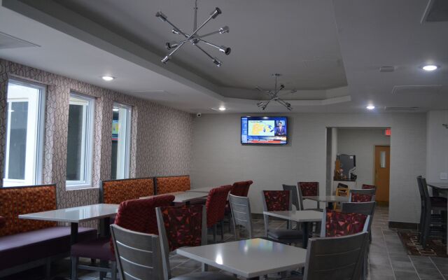 Orangewood Inn & Suites Kansas City Airport