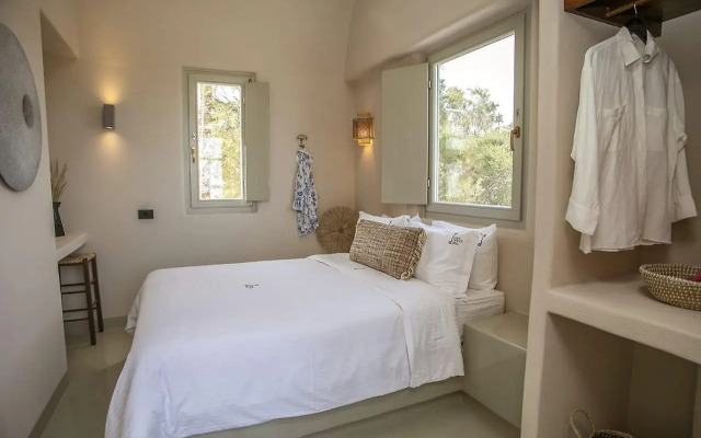 Pink Freud Villas Santorini