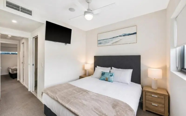 Waterline At Oceanside – Guest Rooms – Birtinya