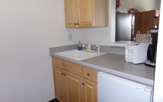 Edgewater Studio One bath EWJP