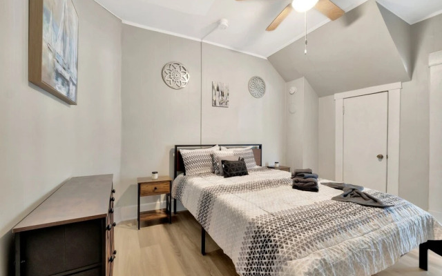 The Kenwood Retreats and Courtyard