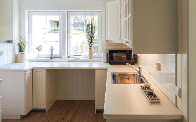 Beautiful Apartment in Steinsland With 4 Bedrooms and Wifi