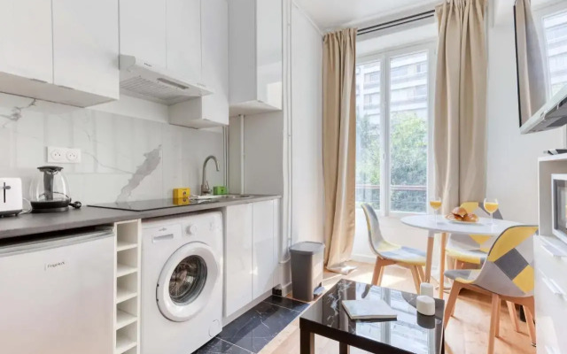 New Large Studio in the Heart of Paris 12