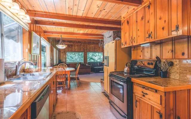Crystal Creek Chalet