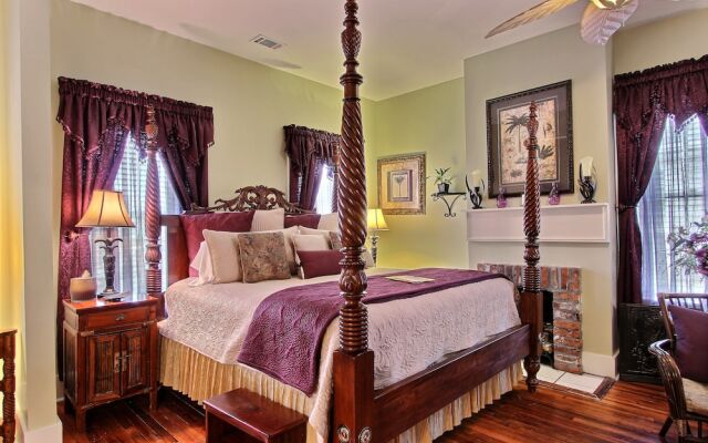 Green Palm Inn