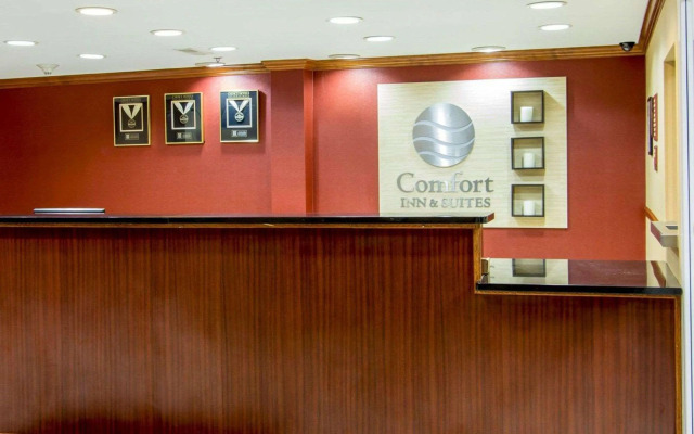 Comfort Inn & Suites Airport Convention Center
