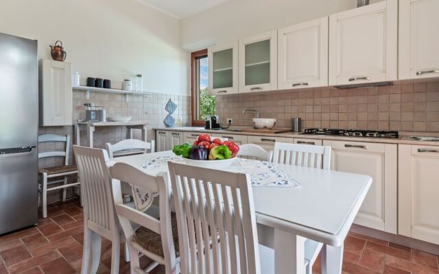 Exotic Villa in Sinalunga With Swimming Pool