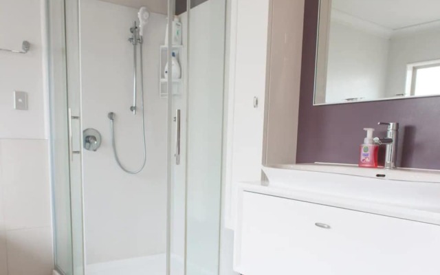 Elegant 6 Bedroom Home in East Auckland