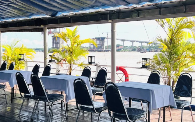 Oasis Floating Hotel Yangon