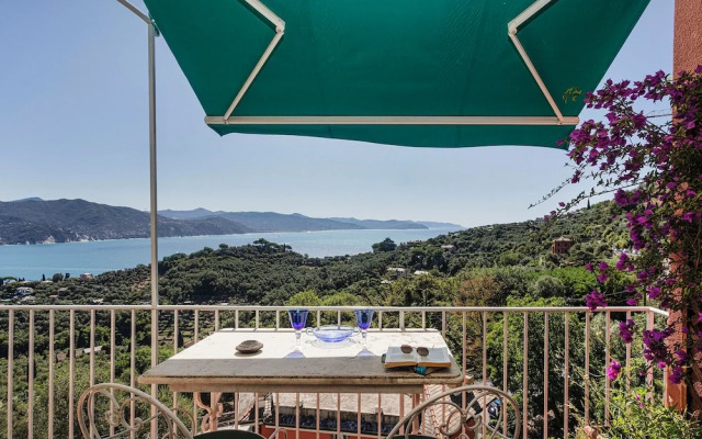 Orizzonte Blu with Terrace by Wonderful Italy