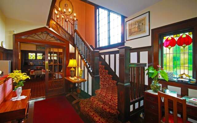 Oak Bay Guest House