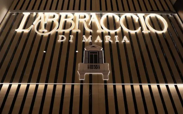 l'abbraccio di Maria