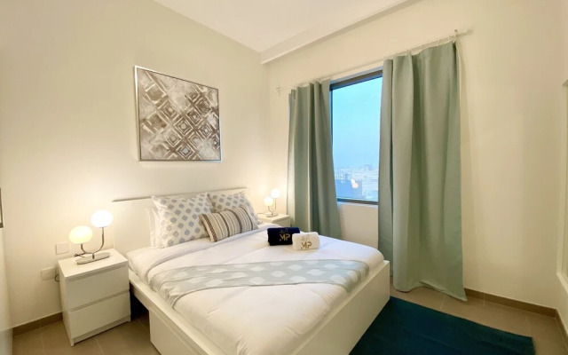 Marco Polo - Lofty Apt with Balcony Near Dubai Hills Mall