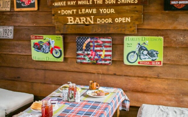 D' Backpackers' Barn - Hostel