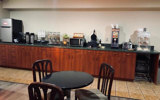 Toppenish Inn and Suites