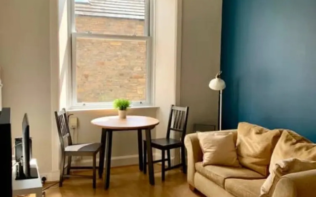 Modern 2 Bedroom City Centre Flat